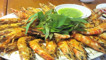 Steamed shrimp serve with DASAVI lemon chilli sauce