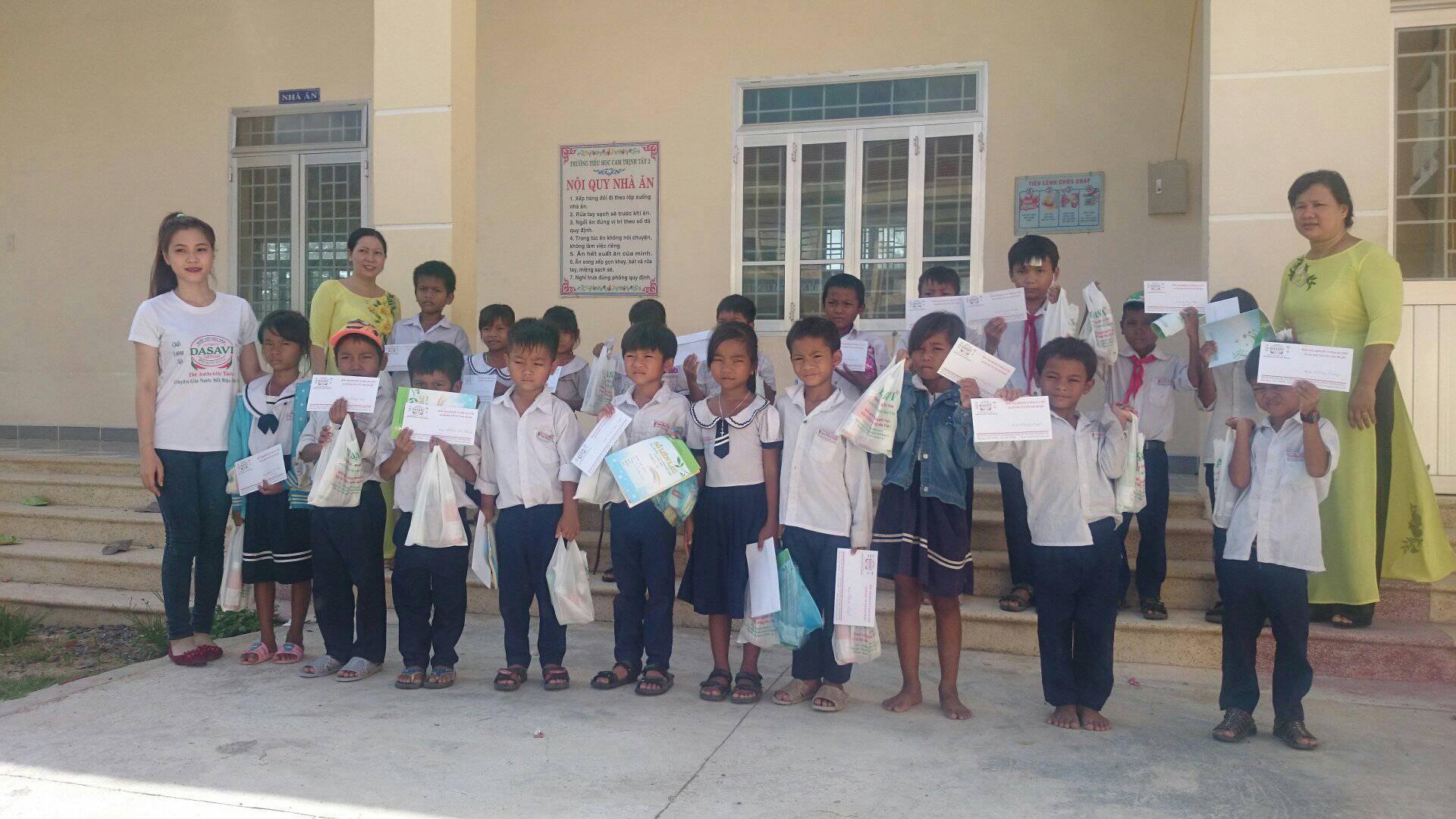 Trao học bổng và quà cho Học sinh nghèo vượt khó- Trường TH Cam Thịnh Tây 2- Cam Ranh- Khánh Hoà